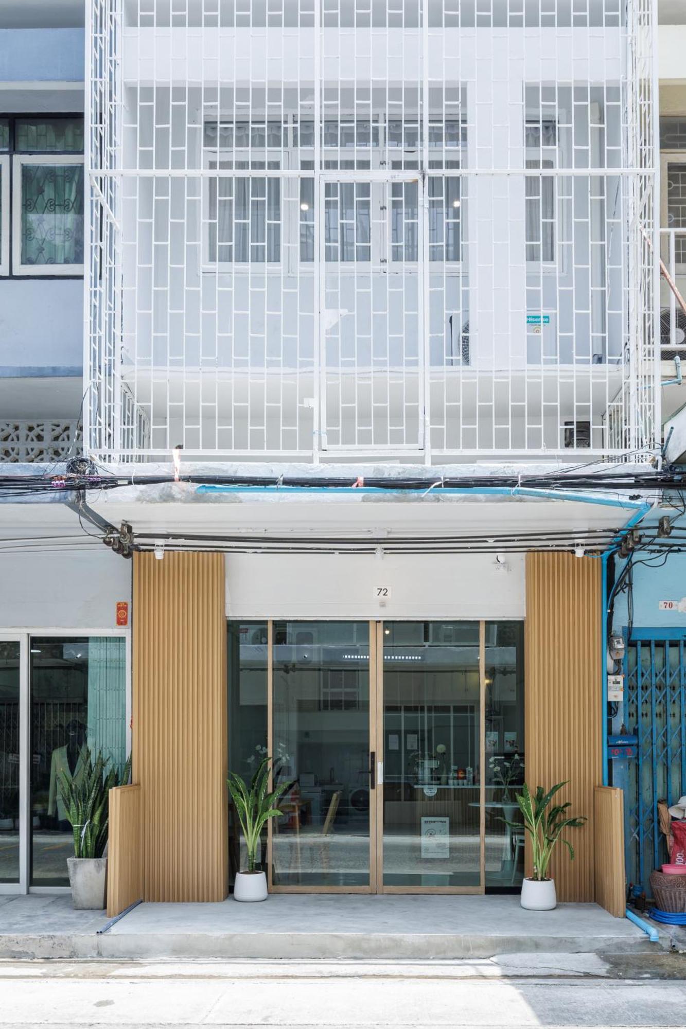 72 House & Cafe Apartment