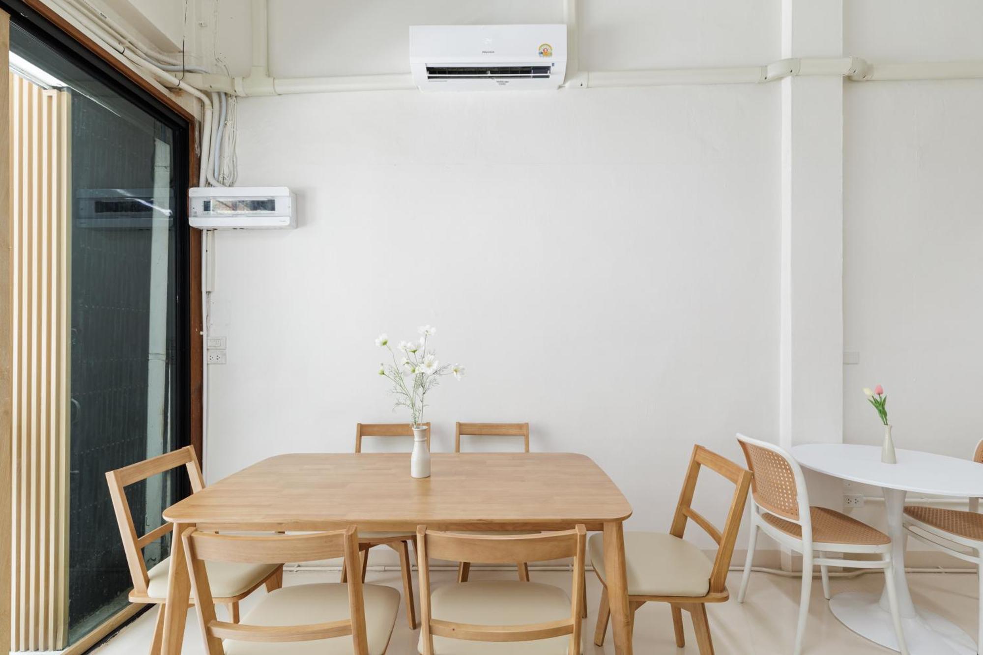 72 House & Cafe Apartment *